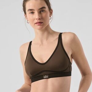Alo Yoga Airlift Line Up Sports Bra
